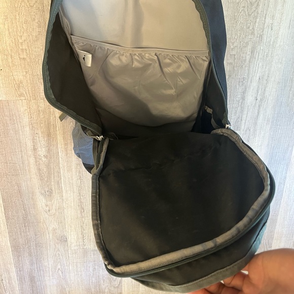 MOUNTAINTOP 40L Hiking Backpack with Rain Cover - Picture 3 of 3